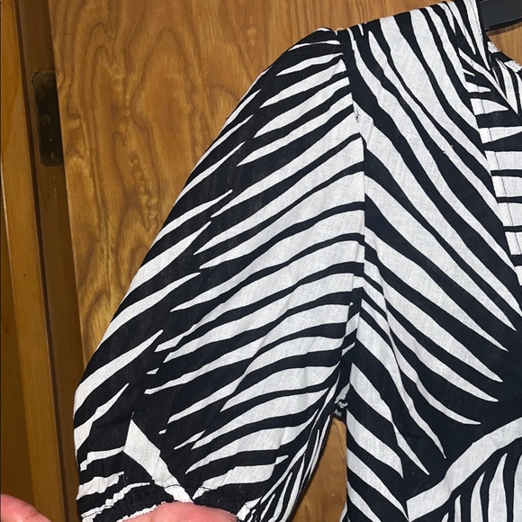 Panama Jack Black and White Leaf Print Blouse - Picture 4 of 9